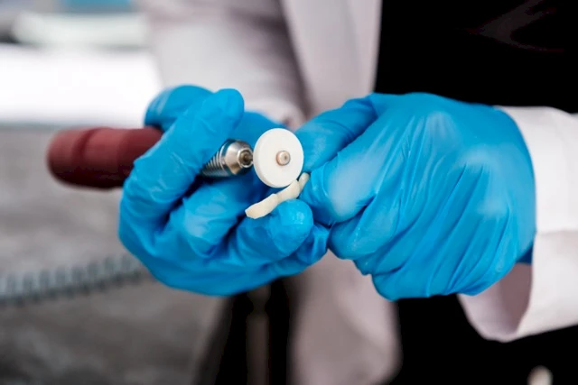 Sigorta, diş implantı tedavisini kapsıyor mu?