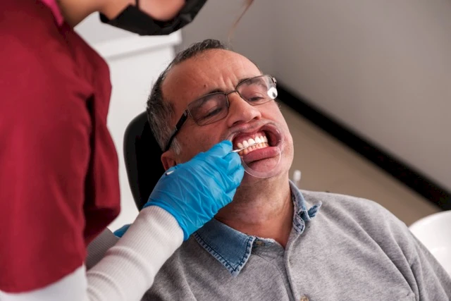 Invisalign tedavisi nedir?